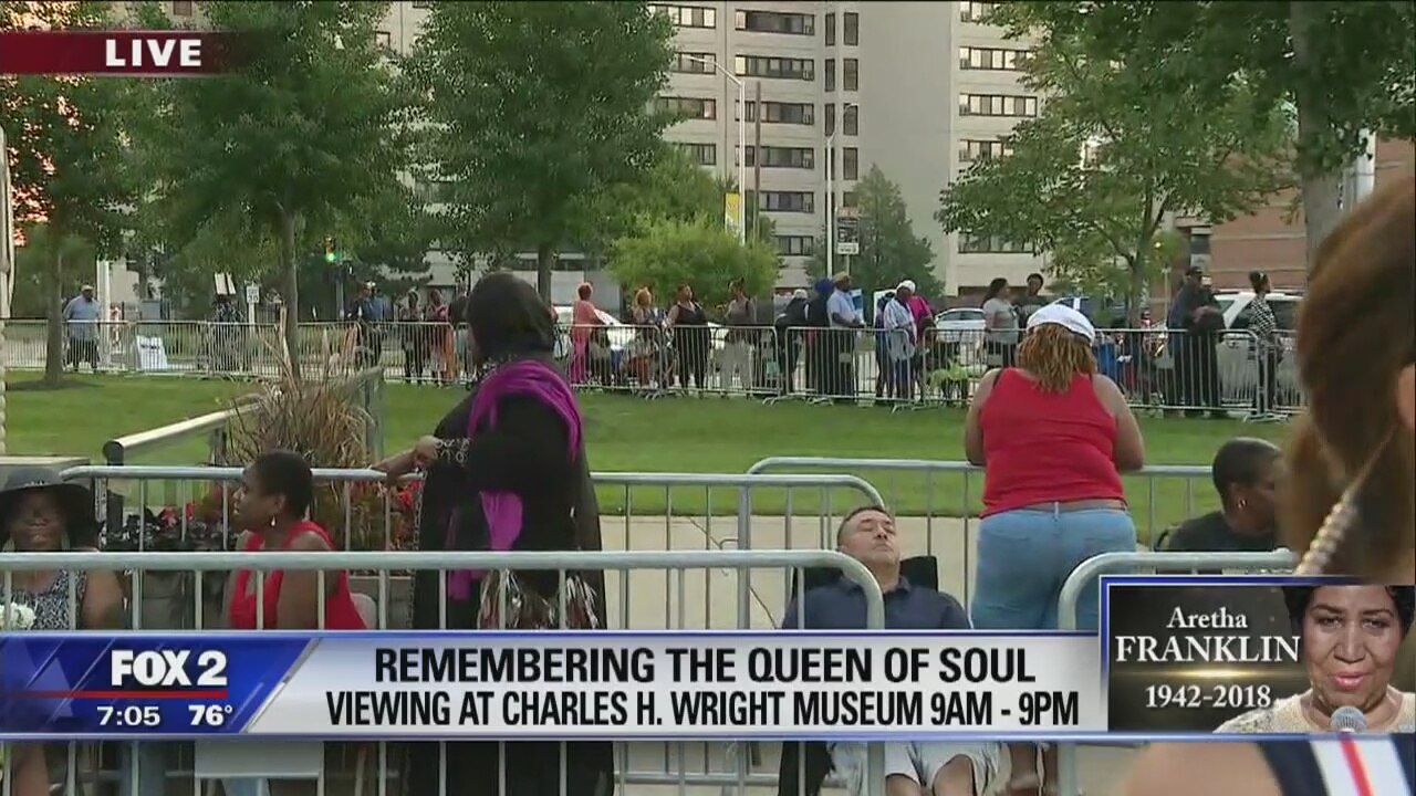 Line forms overnight for second day of Aretha Franklin's public viewing