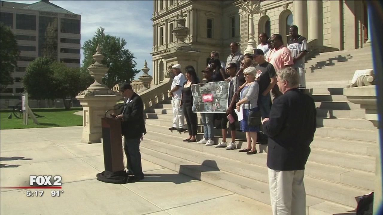 Minimum wage group vows suit if GOP lawmakers weaken it if passed