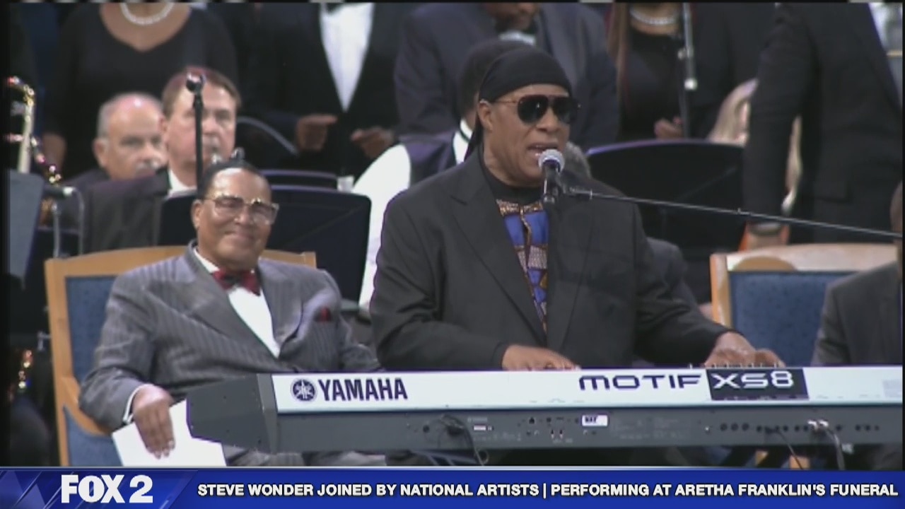Stevie Wonder gives tribute to Aretha Franklin