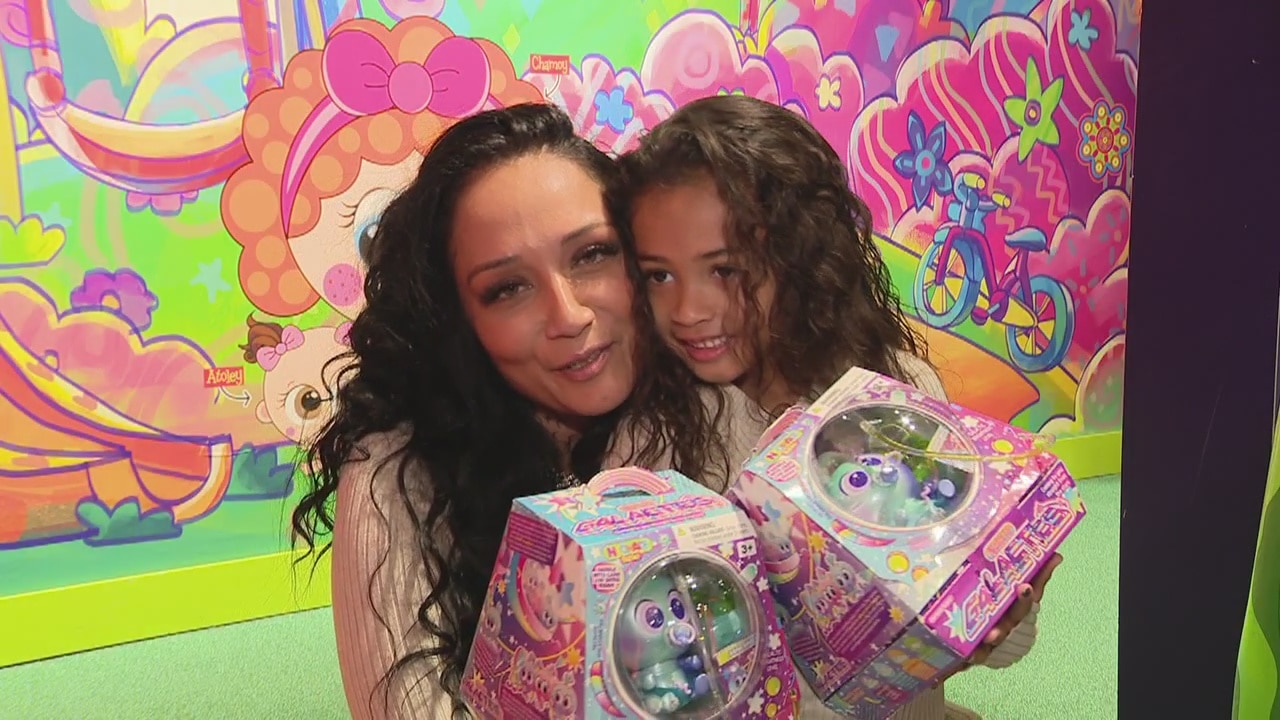 Royalty Brown participates in toy donation challenge benefiting LA-area nonprofit