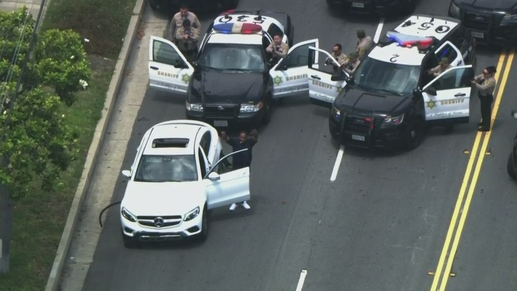 Robbery suspect surrenders to police