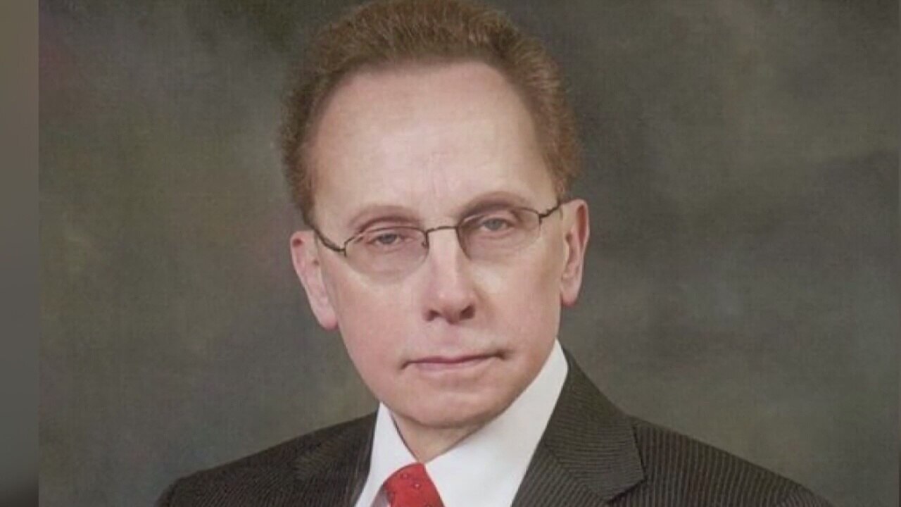 Warren voters choose their mayor today