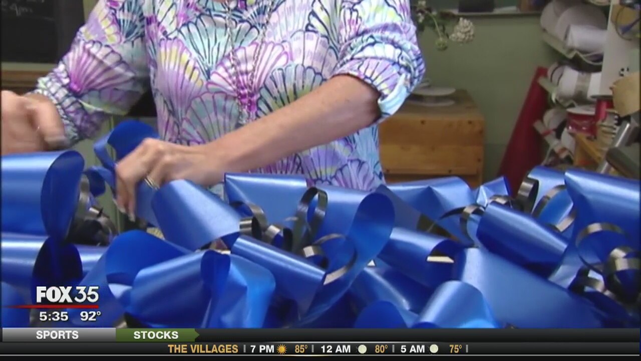 Florist makes free ribbons to honor fallen officers