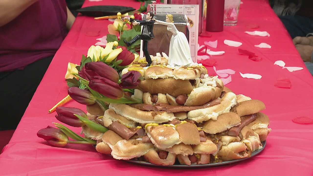 Couple renew vows at American Coney Island for Valentine's Day
