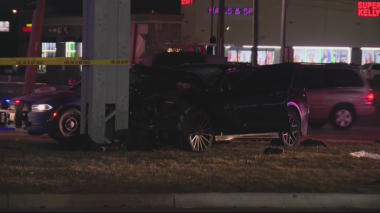 Possible homicide suspect crashes on Detroit's east side