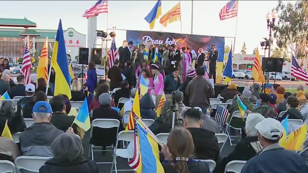 Orange County community shows supports, holds rally for Ukrainians
