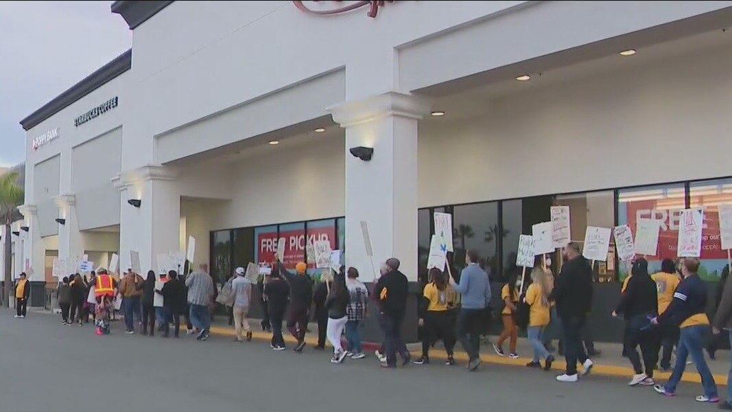 Grocery workers prepare to strike