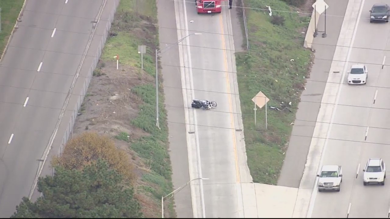 Warren police officer injured in motorcycle crash