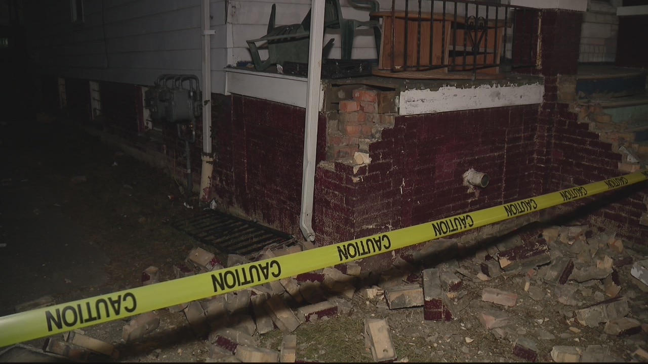 Police chase suspect crashes into house in Hamtramck