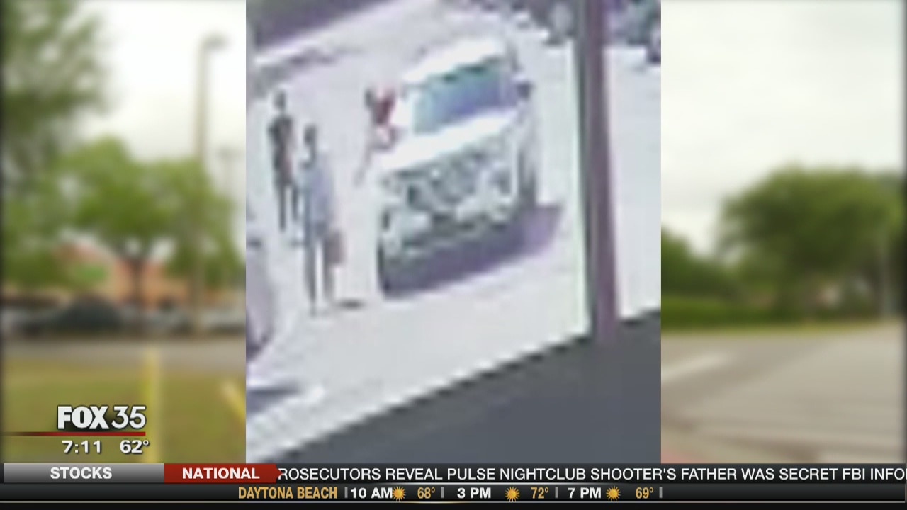 Purse-snatching suspects on the run