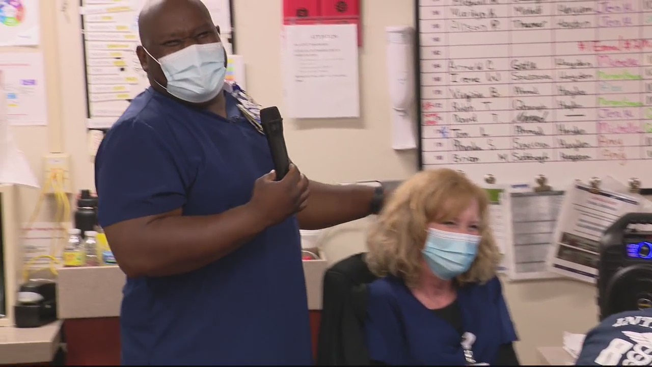 Beaumont ICU nurse's karaoke singing helps fellow employees, patients