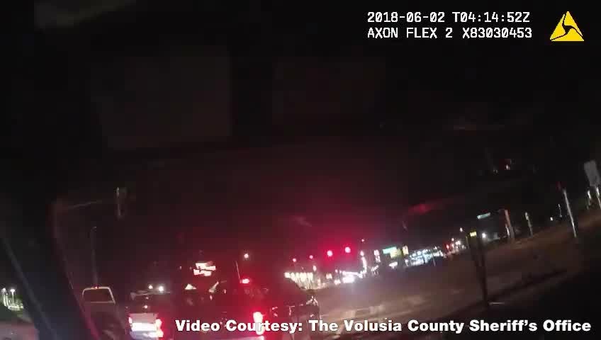 Man leads deputies on chase with 15-year-old and 4-year-old in the car ...