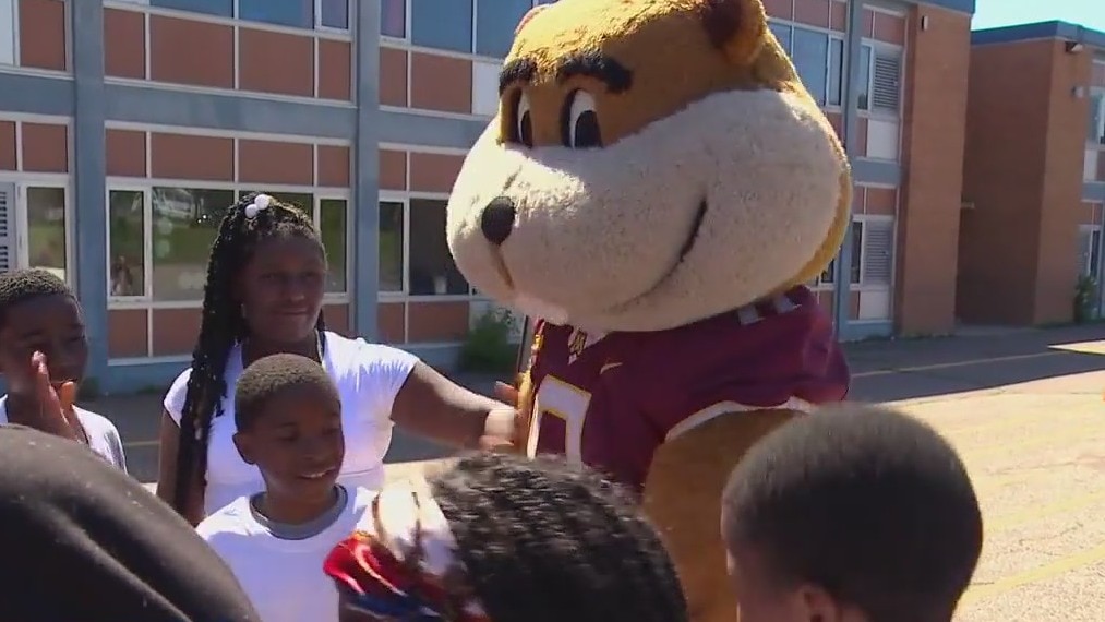 Gophers volunteer at STEM Academy Field Day