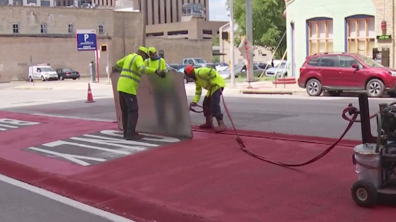 Commuters "seeing red" in new Lavaca, Guadalupe bus lanes