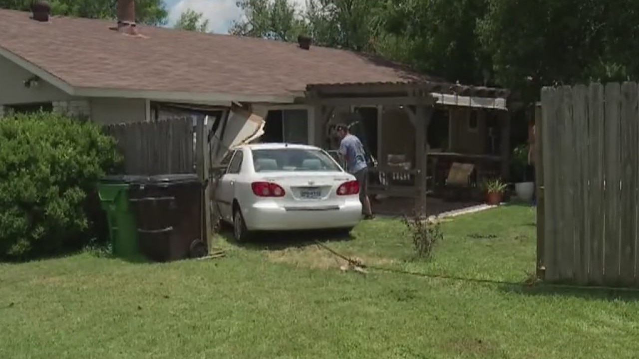 Round Rock car vs house