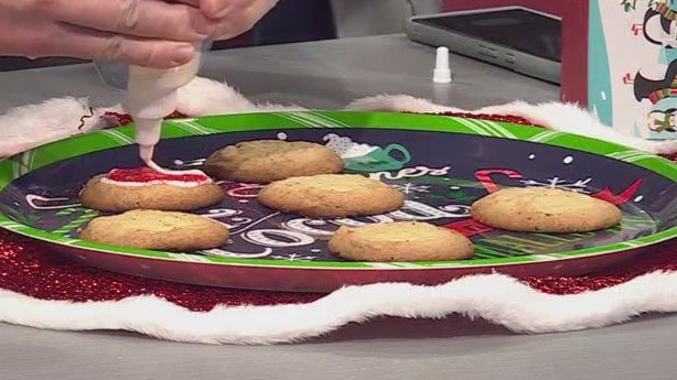 Holiday cookie decorating competition