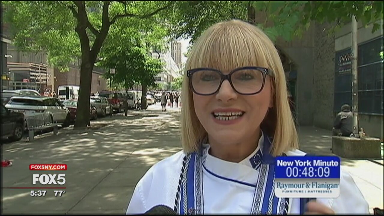 Celebrity Chef Lends Hand to Meals on Wheels