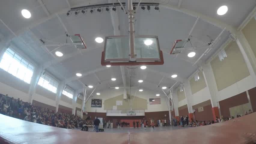 Oakland teacher drains half court shot, wins car