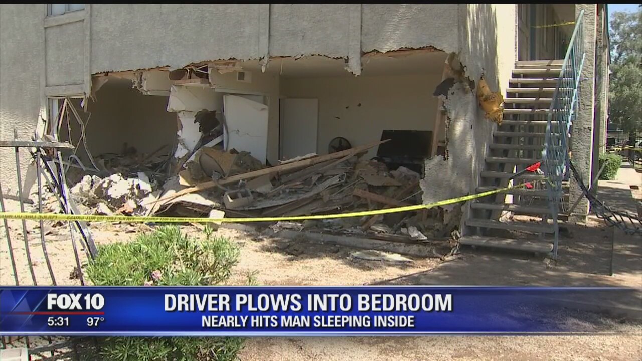 Man dies after crashing in Phoenix apartments