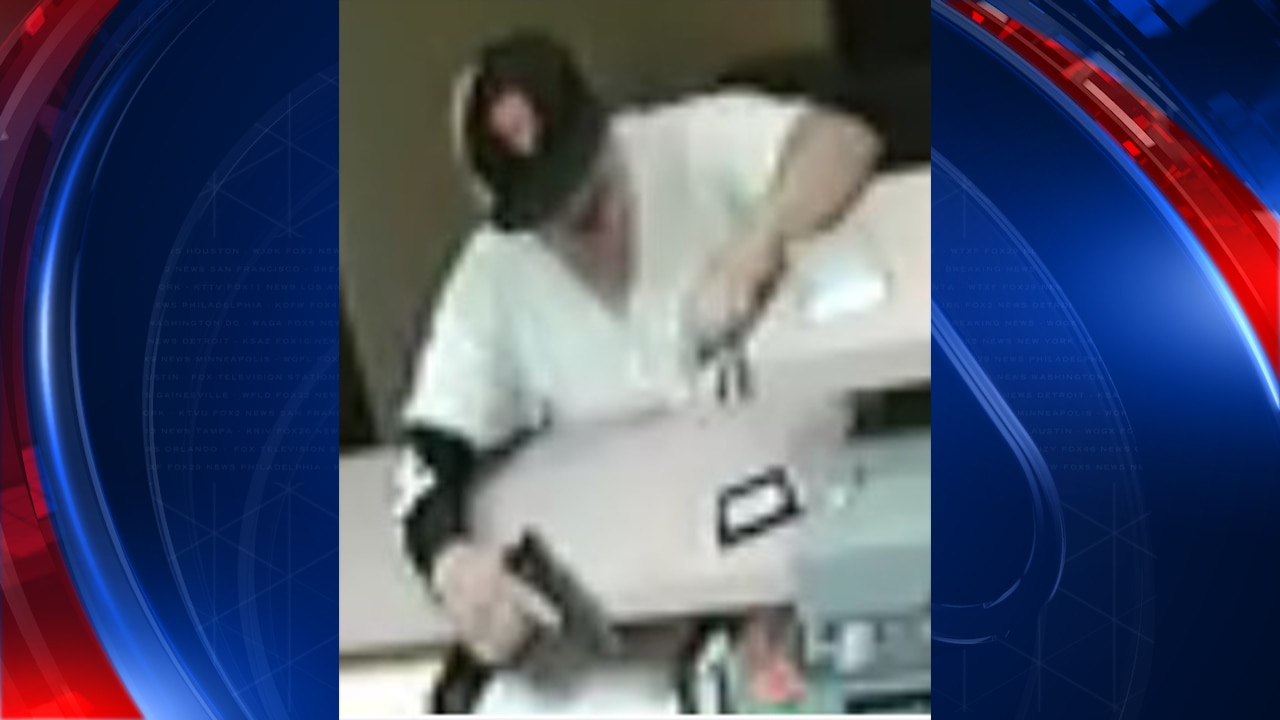SILENT WITNESS: Police search for man responsible for an armed robbert at a Phoenix hotel
