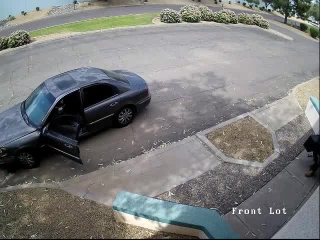 SILENT WITNESS: Phoenix Police looking for burglar who broke into local business