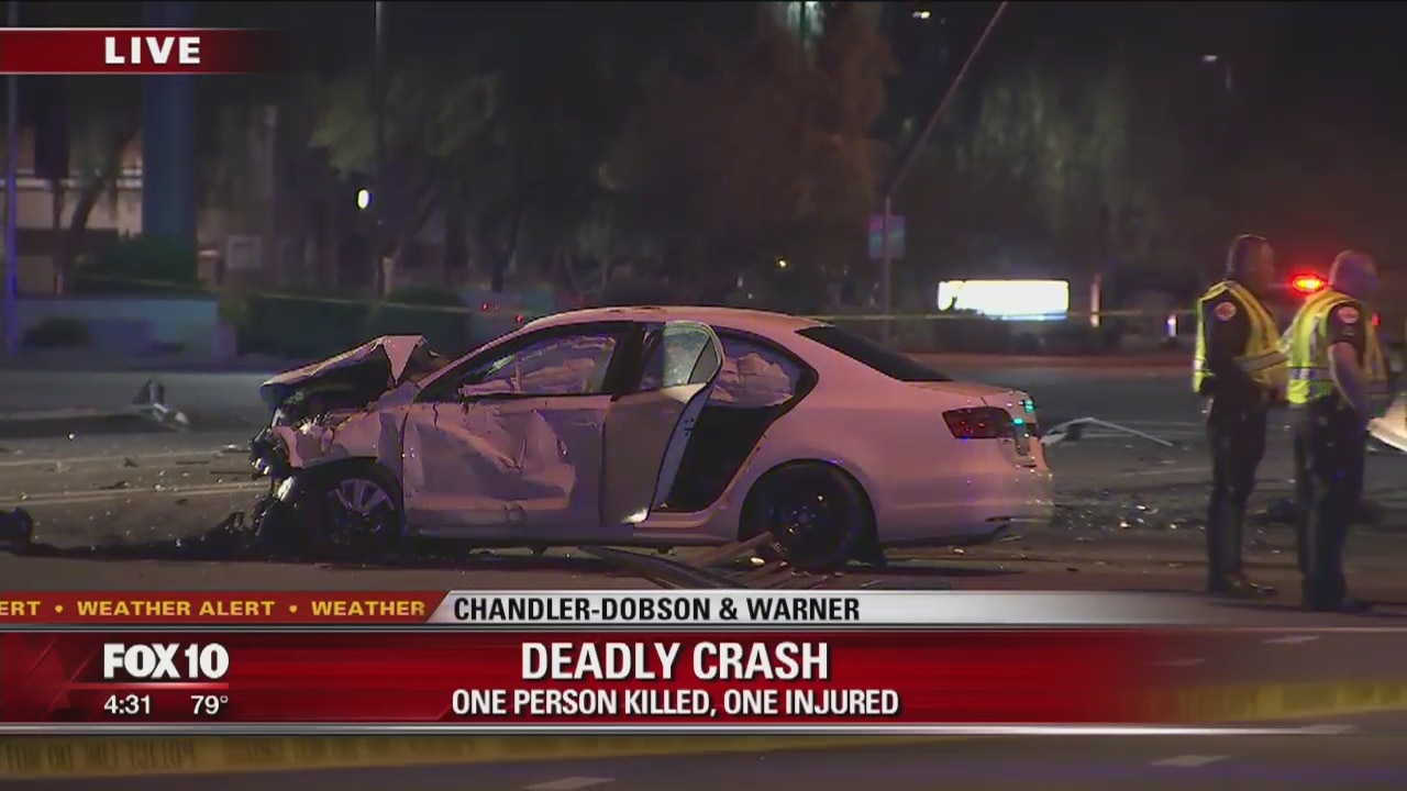 Police: 1 dead in crash at Chandler intersection