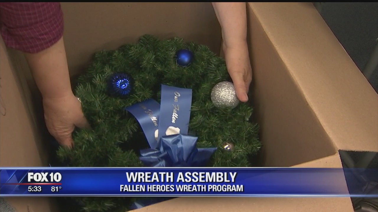 Volunteers make wreaths in honor of fallen Arizona police officers