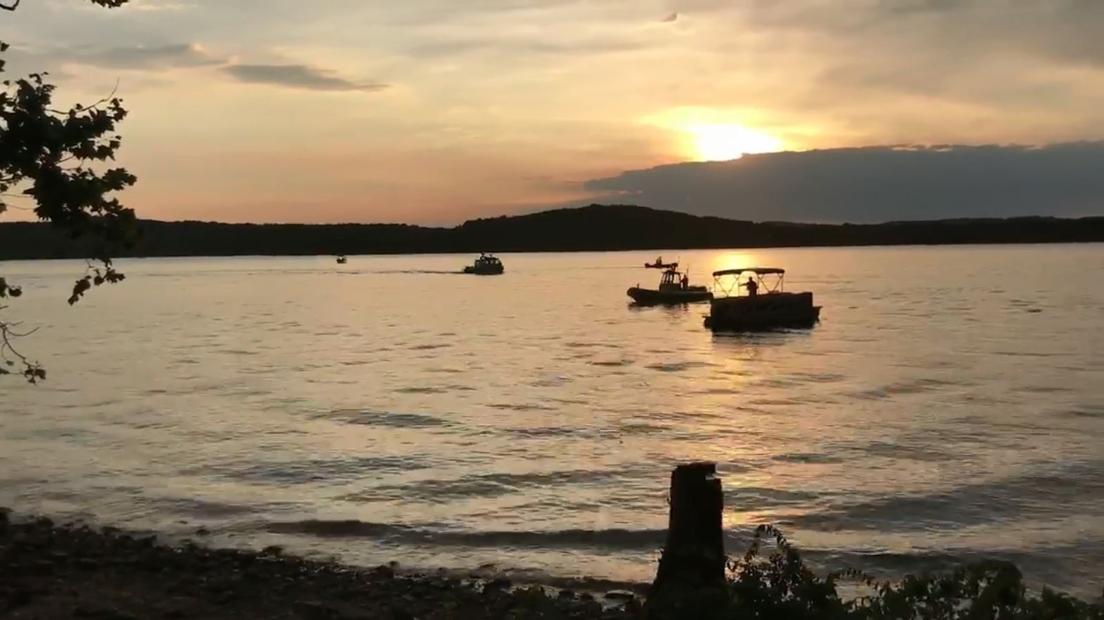 Reports: boat capsized on Missouri lake, several taken to the hospital