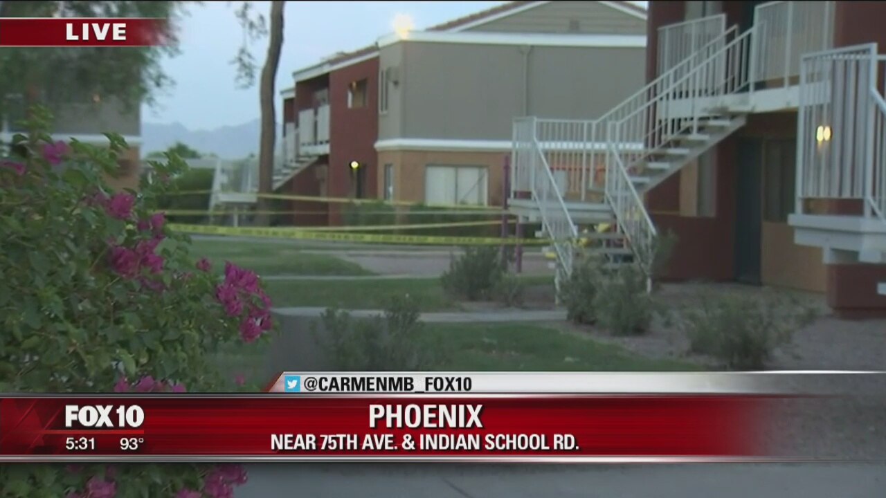 Phoenix police: Suspect barricaded following deadly double stabbing