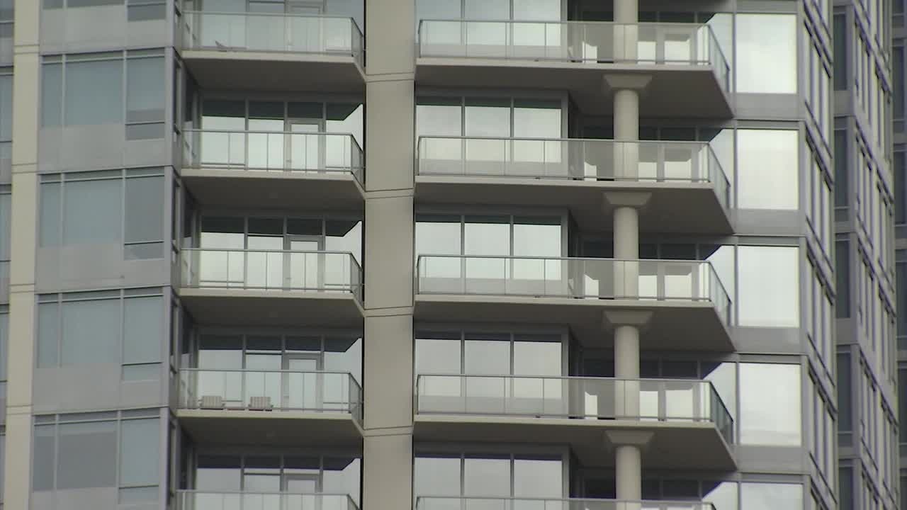 Residents speak of woes at Downtown Phoenix high-rise apartment