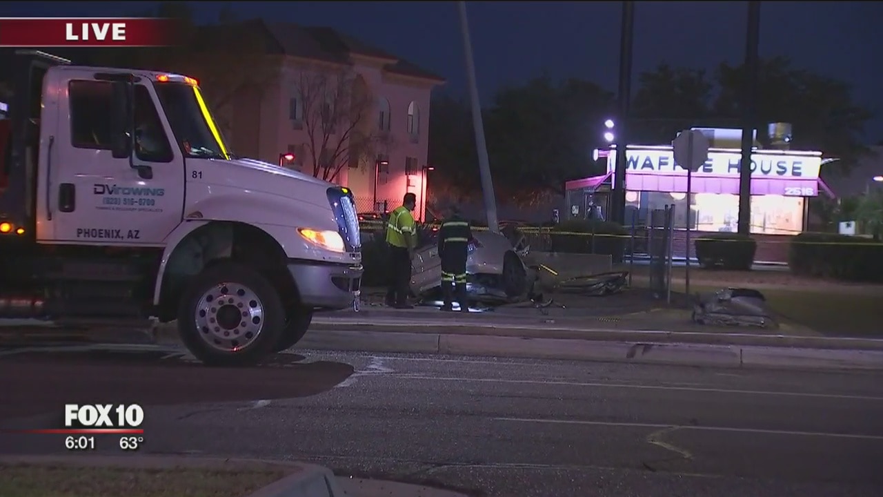 Phoenix police: 3 dead, 2 critically injured in rollover crash