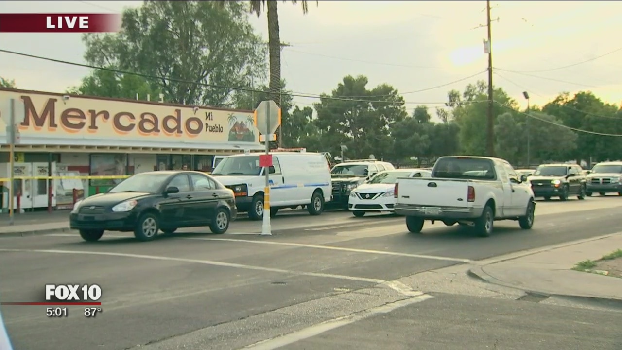 Police: Man found dead at Mesa grocery store