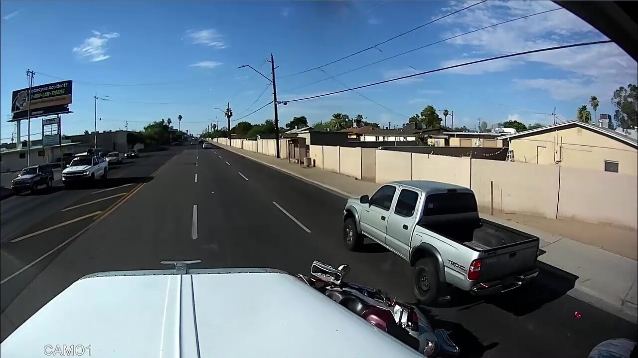 Phoenix  Police: Pickup intentionally hit stalled motorcycle; suspect sought