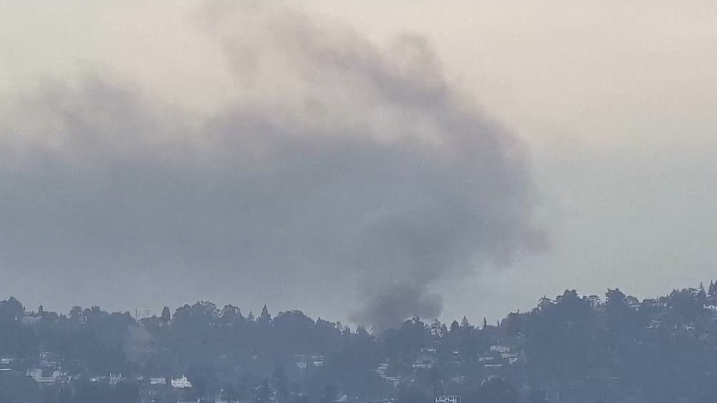 Crews respond to Oakland hills fire