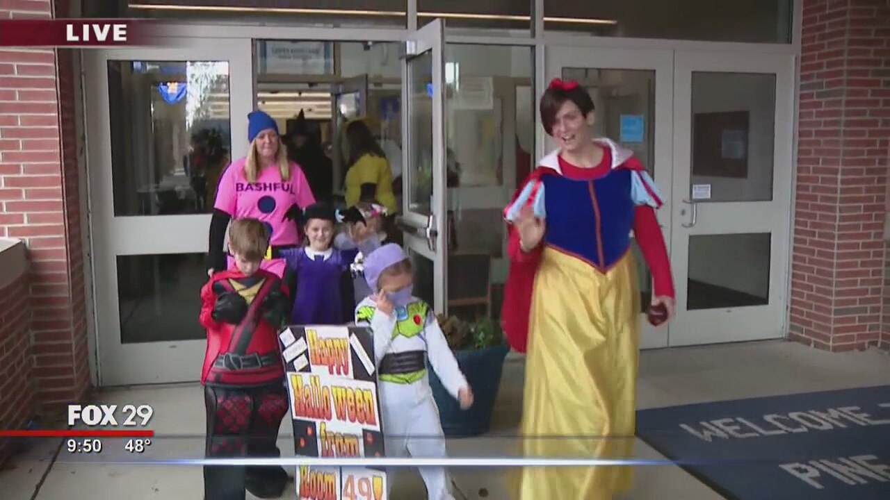 Pine Road Elementary hosts Halloween parade!