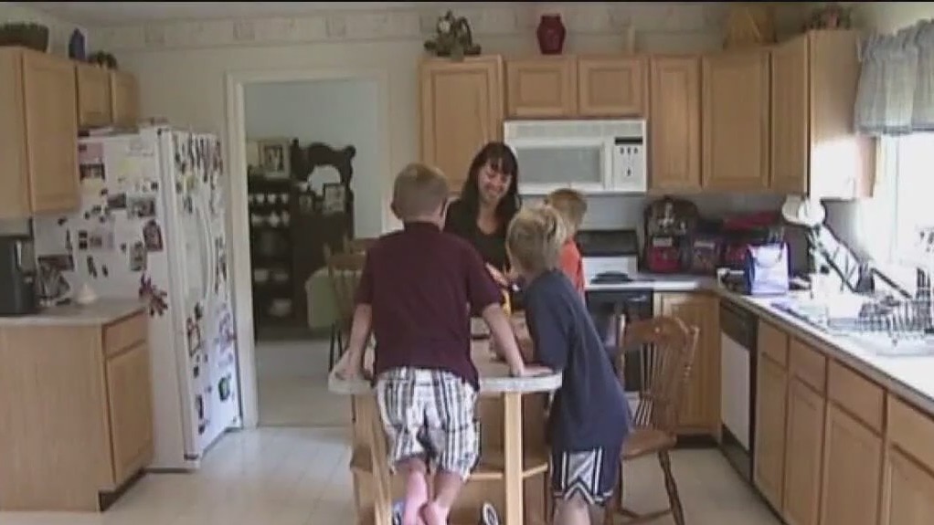 Mental Health Awareness Month: Juggling act affecting the 'sandwich generation'