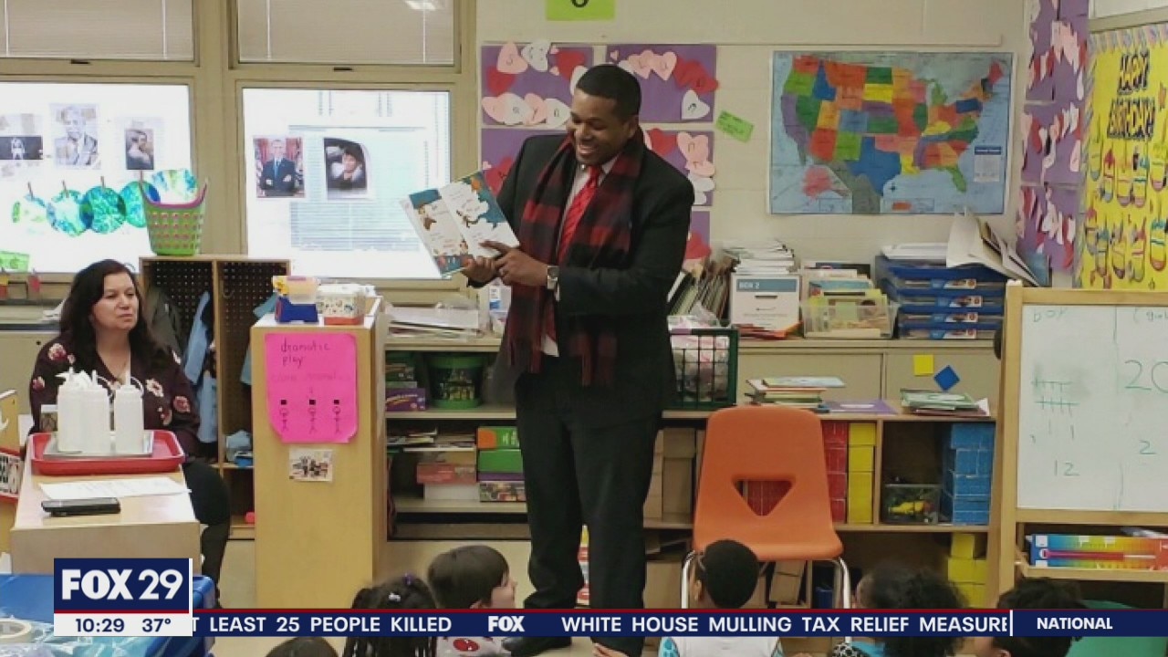 FOX 29's Scott Williams reads to kids in Sicklerville, NJ