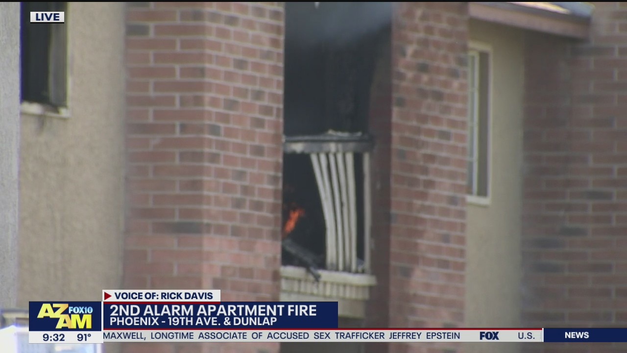 Fire crews battle apartment fire in Phoenix