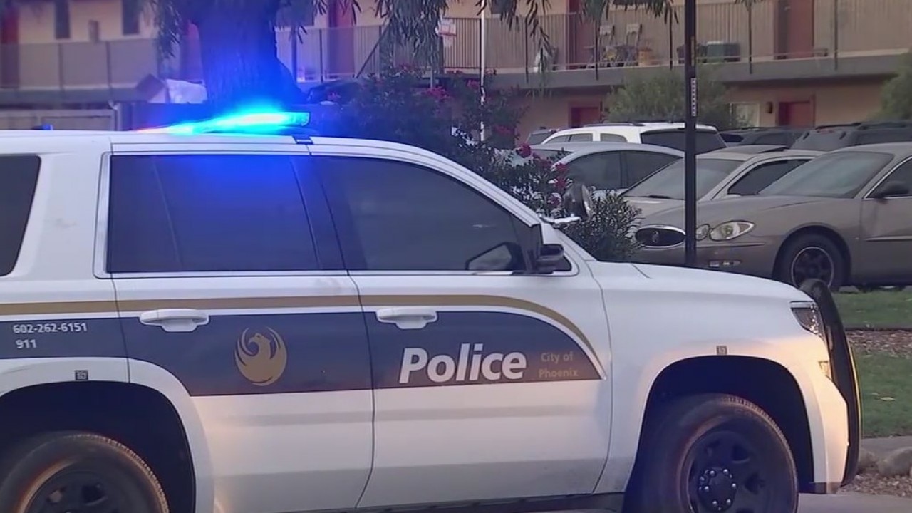Phoenix Police investigating double shooting of a man and woman