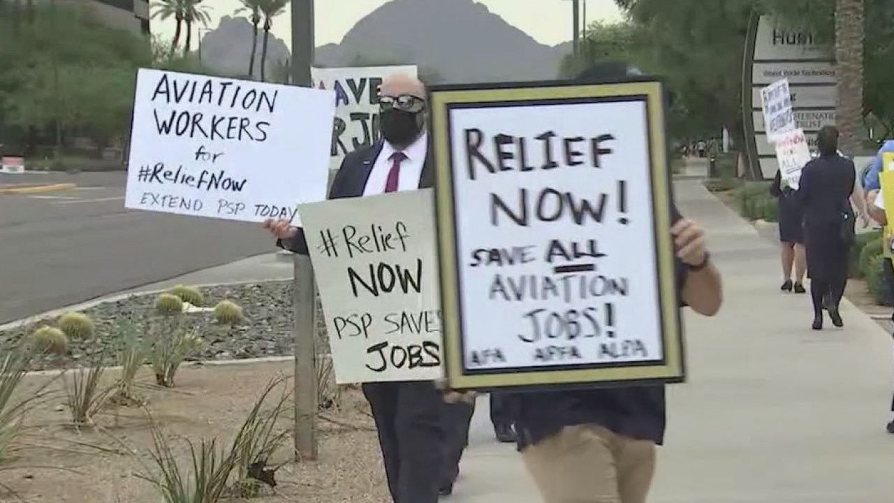 Valley airline employees rally outside of Senator McSally's office