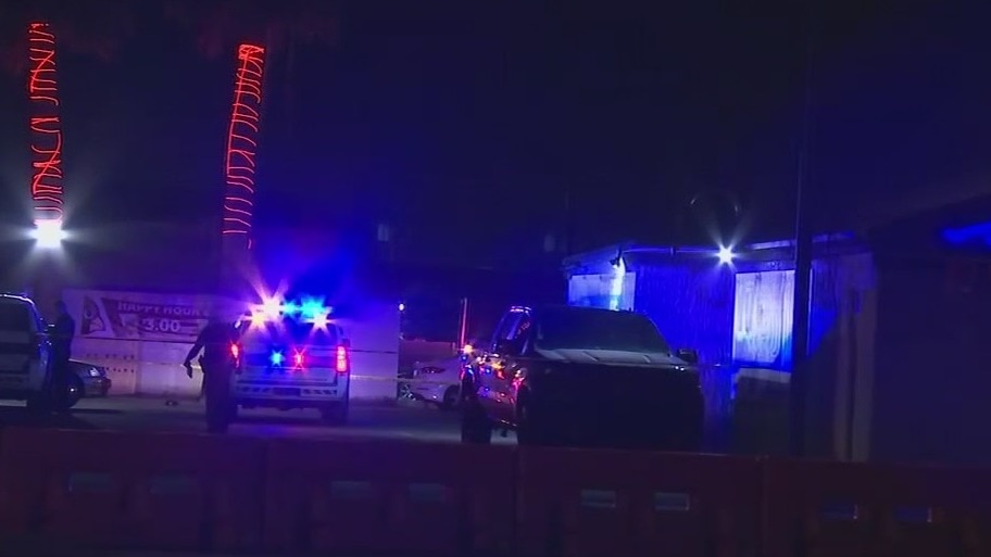 PD: 3 men shot while standing outside Phoenix bar