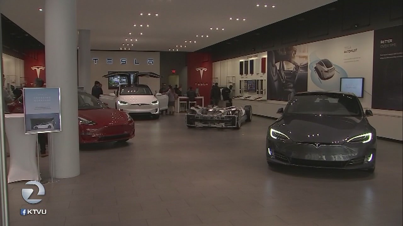 Tesla to close most storefronts