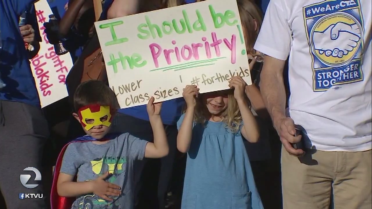 Hundreds of Mt. Diablo teachers rally at school board meeting amid contract negotiations