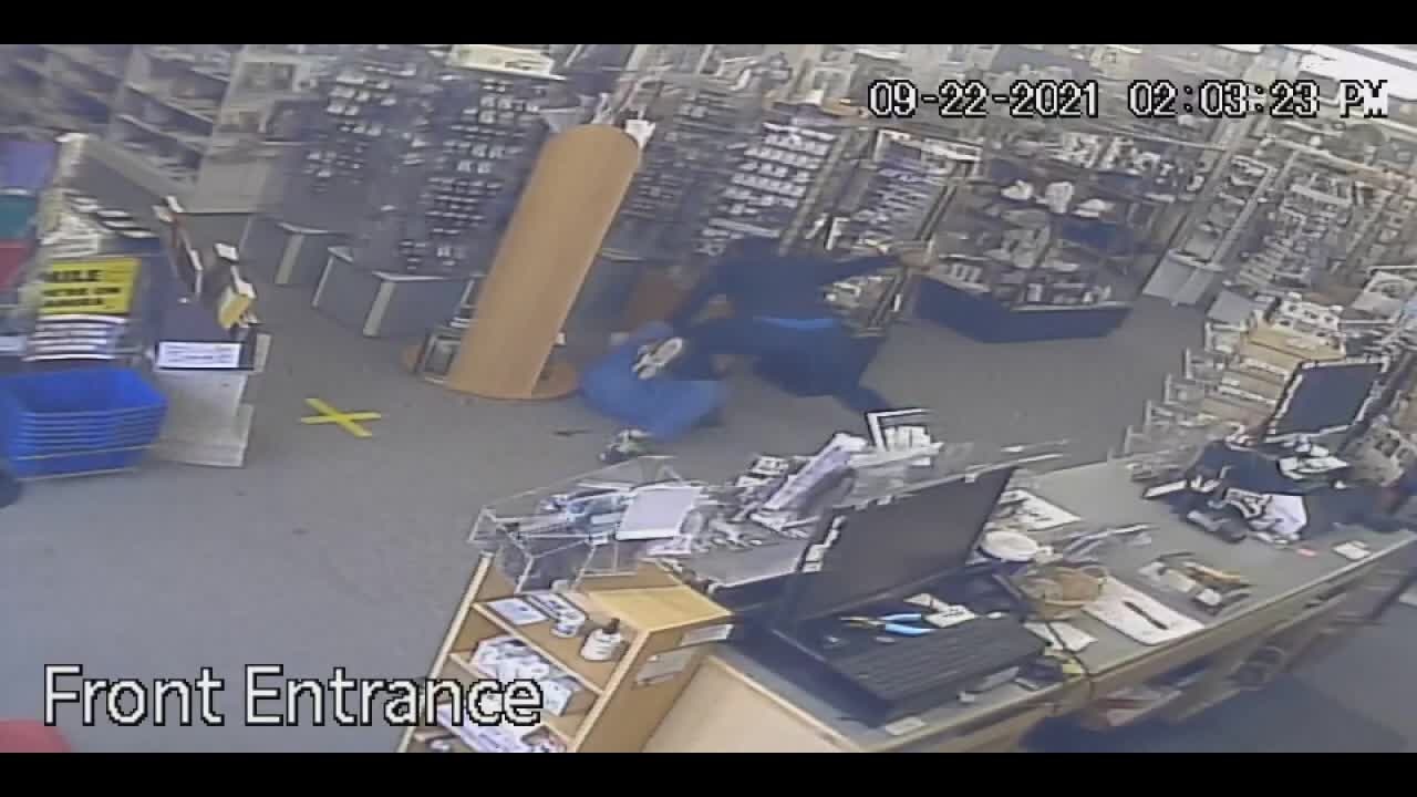 Police looking for man who assaulted 70-year-old at Kent bookstore