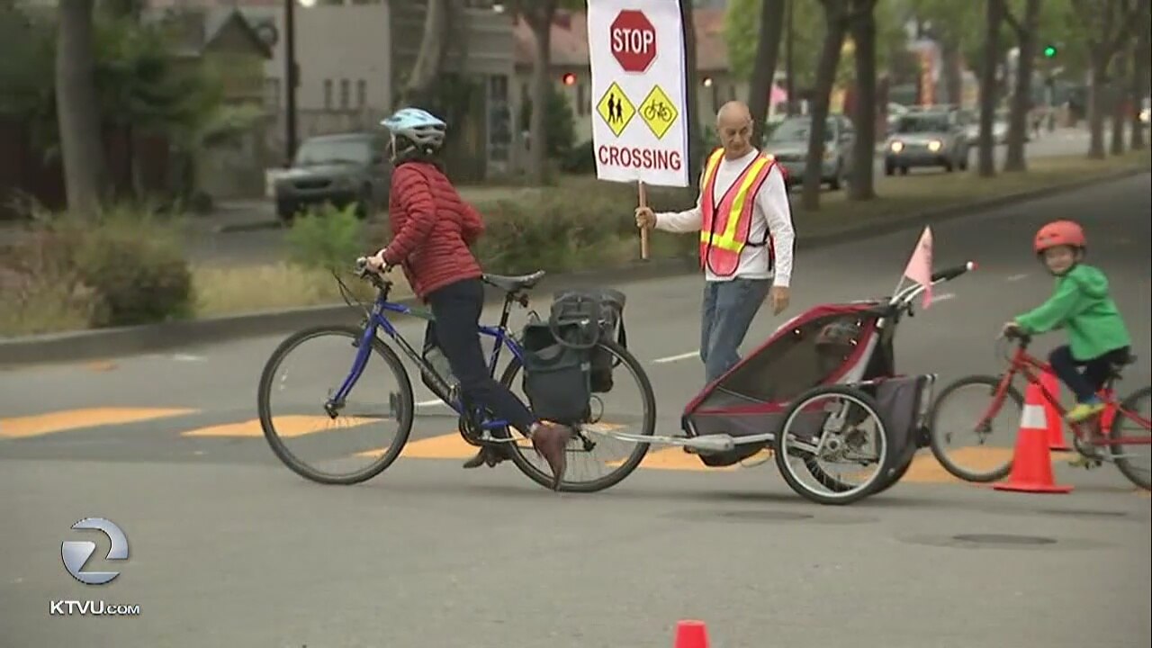 Residents call for bike safety improvements at Berkeley intersection