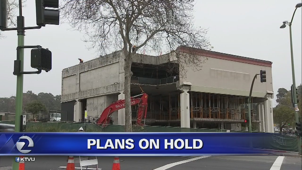 Demolition of old Chase Bank in Rockridge resumes