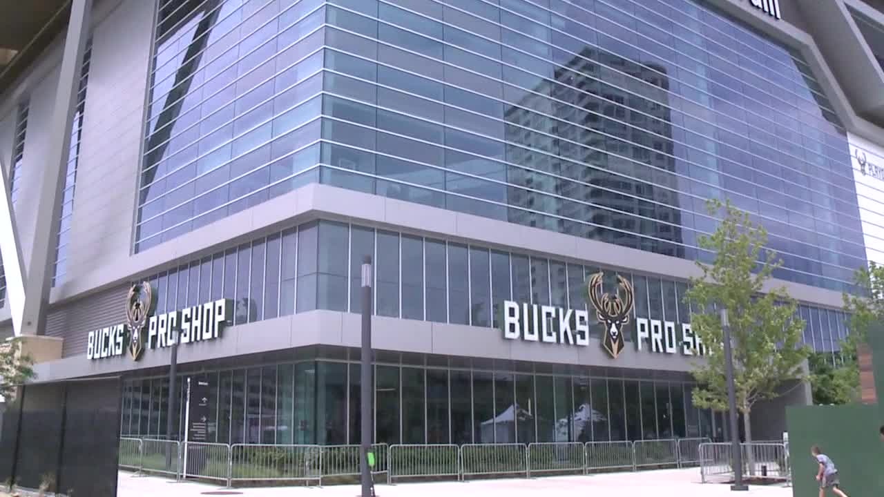 Bradley Center site used to expand Bucks' plaza viewing