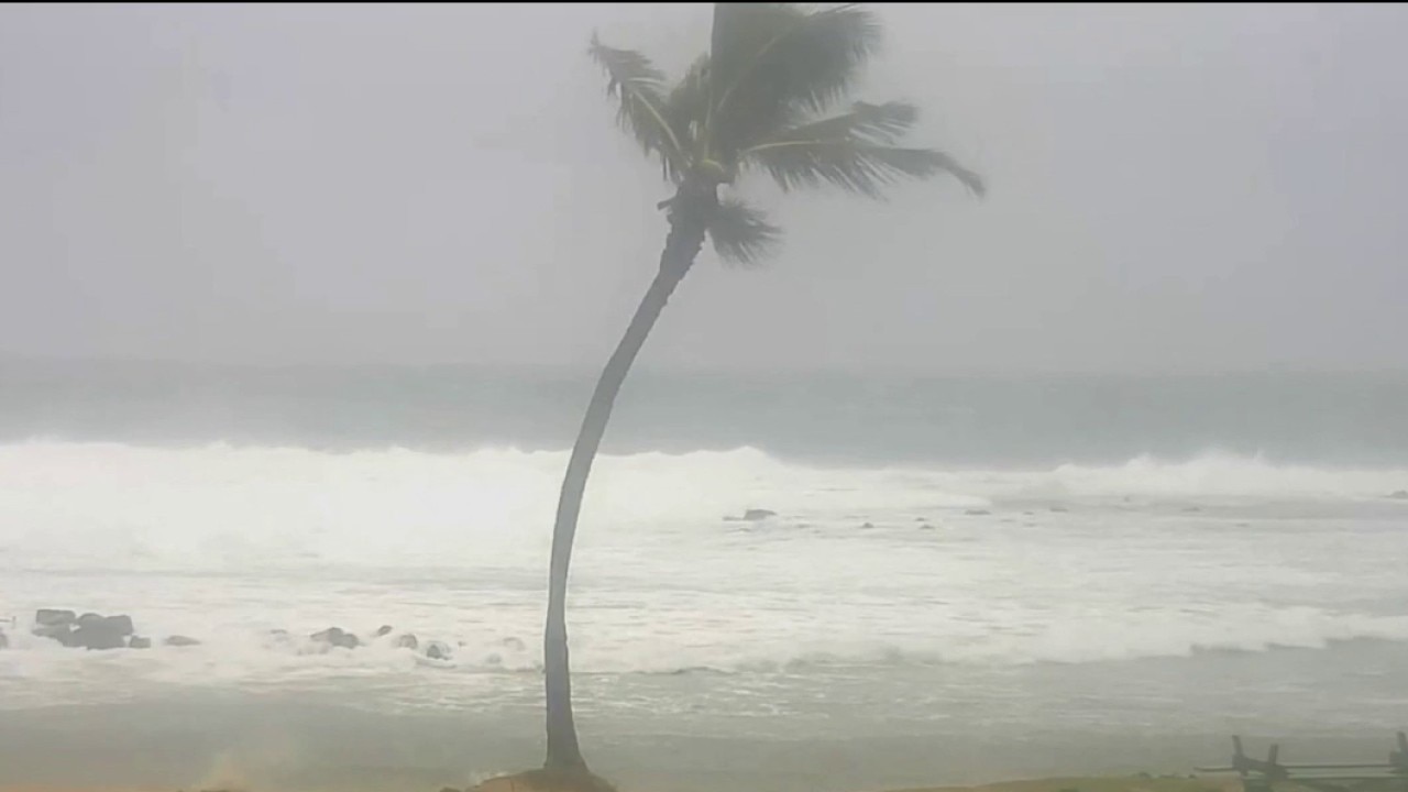 Kauai residents prepare and brace for Hurricane Lowell 