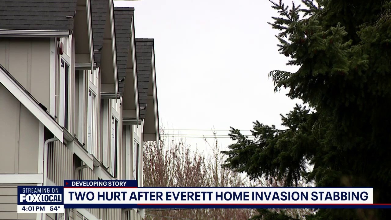 2 stabbed in Everett, WA home invasion; suspect held until officers arrived