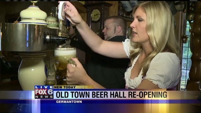 Josh Neureuther shows Laura how to properly tap a German beer